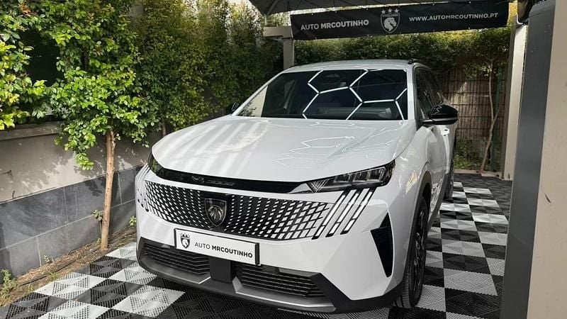 Usado Peugeot 5008 Allure 145 HP (106 kW) 2025 Branco SUV