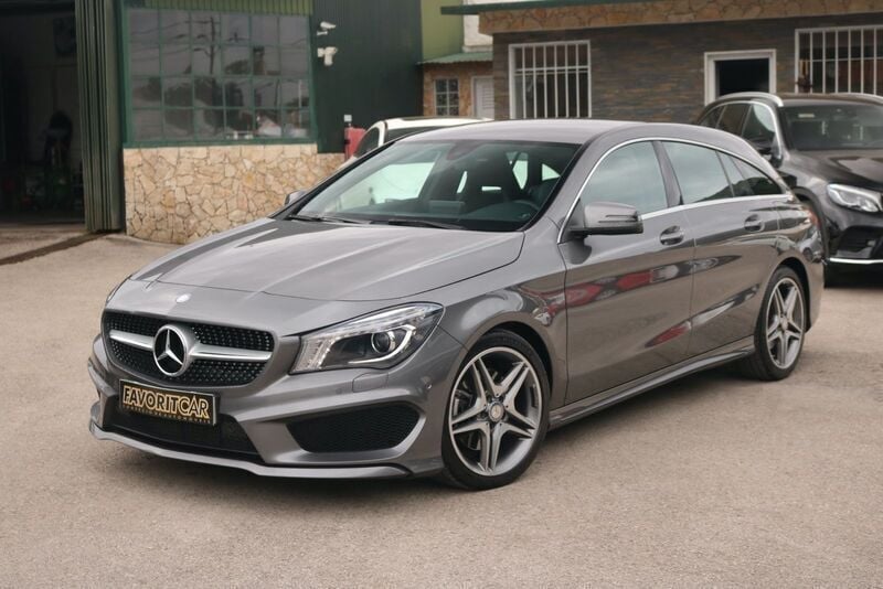 Cinza Usado 2015 Mercedes CLA220 AMG line Sedan | € 26.800 - Imagem 1/4