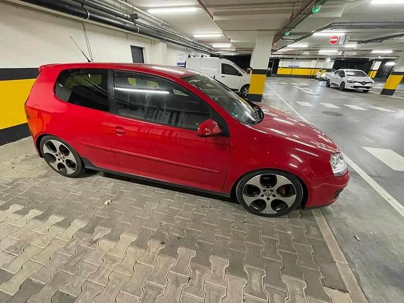 Vermelho Usado 2007 VW Golf V Citadino | € 11.500 - Imagem 1/4