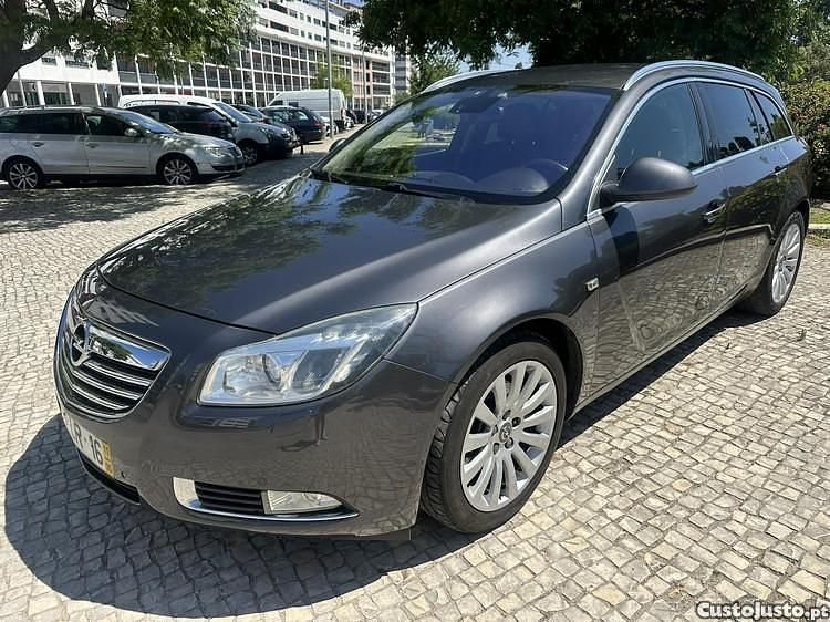 Cinza Usado 2011 Opel Insignia Active Carrinha | € 8.990 - Imagem 1/1
