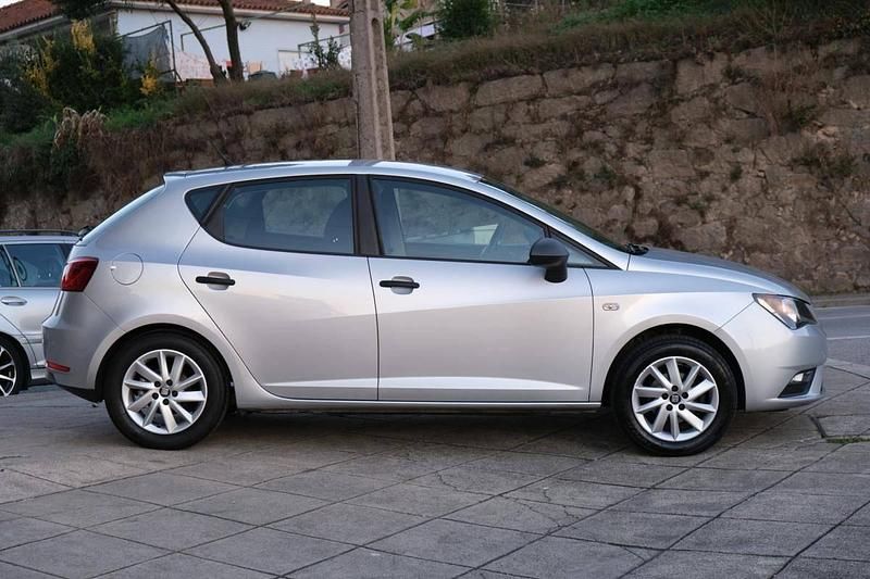 Usado Seat Ibiza Style 90 HP (66 kW) 2017 Cinza