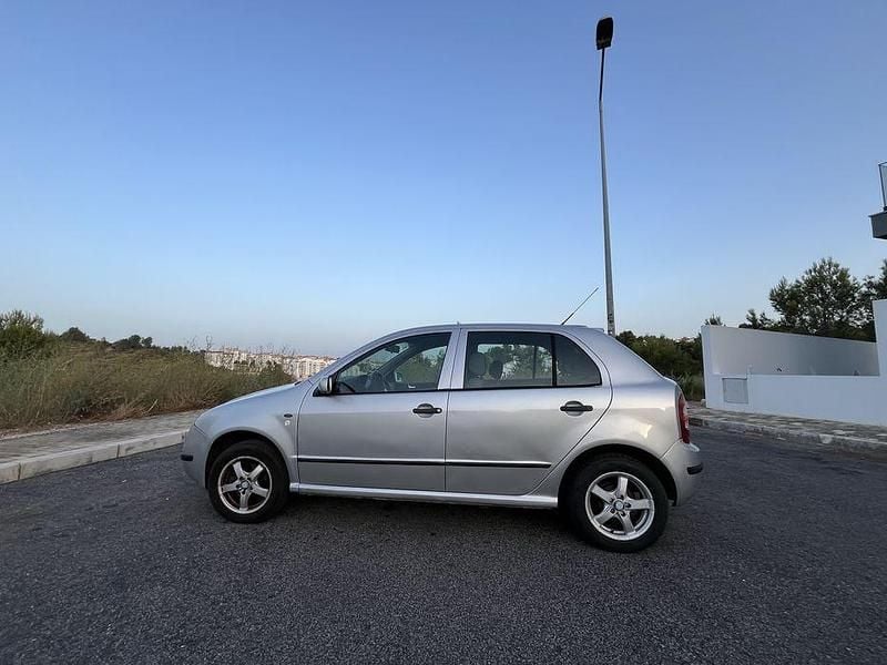 Usado 2001 Skoda Fabia Comfort Sedan | € 2.400 - Imagem 1/4
