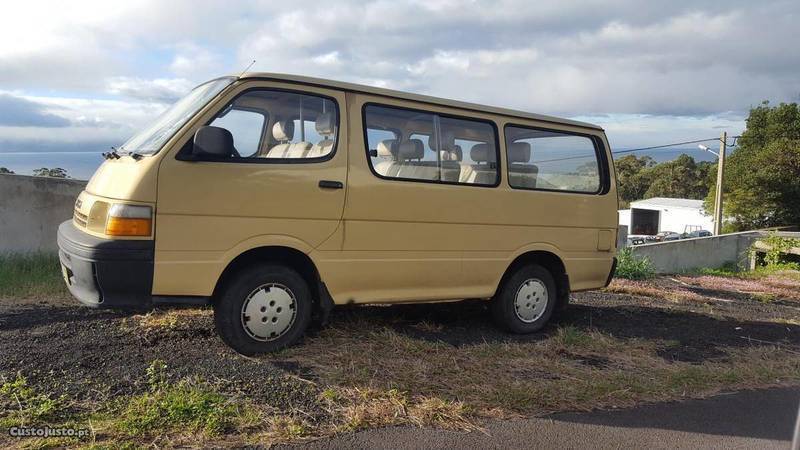 Vendido Toyota HiAce 9 lugares - 94 - Carros usados para venda