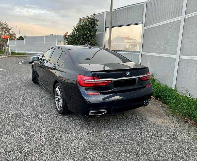 Usado BMW 740 M Performance 460 HP (338 kW) 2017 Sedan