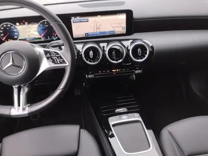 Usado Mercedes CLA180 Shooting Brake Advanced 116 HP (85 kW) 2024 Preto cosmos Carrinha