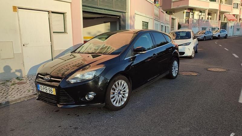Usado 2014 Ford Focus Sedan | € 3.200 - Imagem 1/4