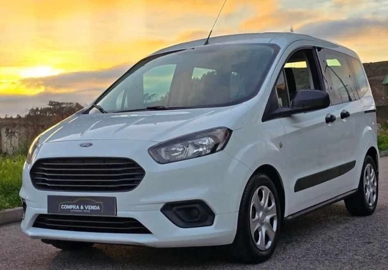 Branco Usado 2019 Ford Tourneo Courier Monovolume | € 14.999 (Preço justo) - Imagem 1/4