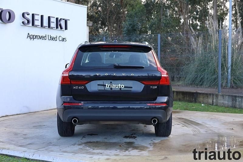 Usado Volvo XC60 Momentum 390 HP (286 kW) 2019 Onyx black SUV