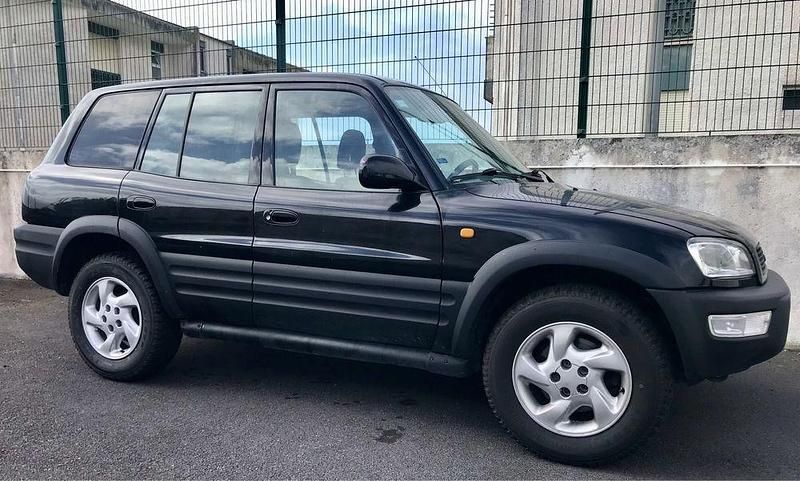 Usado 2000 Toyota RAV4 Sedan | € 9.500 - Imagem 1/2