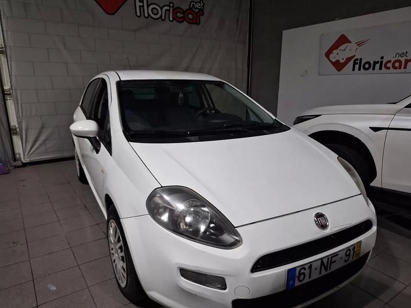 Branco Usado 2012 Fiat Punto Evo Dynamic Citadino | € 5.240 (Preço justo) - Imagem 1/4
