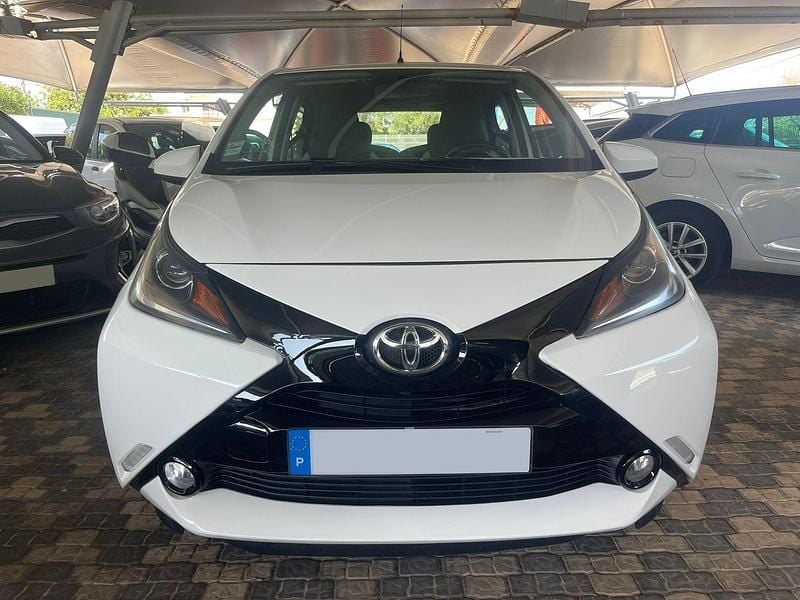 Branco Usado 2014 Toyota Aygo X-play Citadino | € 11.600 (Preço elevado) - Imagem 1/4