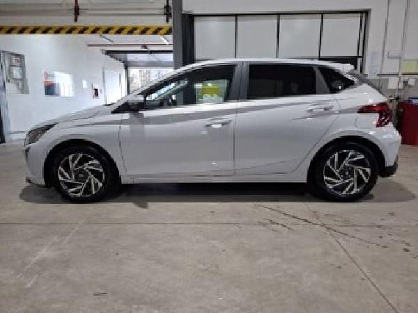 Usado Hyundai i20 Comfort 84 HP (61 kW) 2024 Cinzento