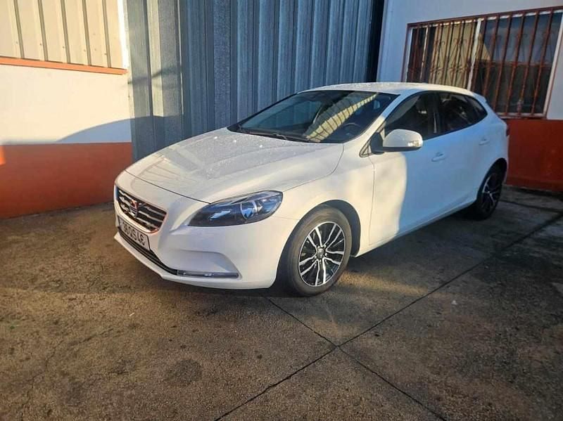 Branco Usado 2015 Volvo V40 Citadino | € 10.800 (Super Preço) - Imagem 1/4