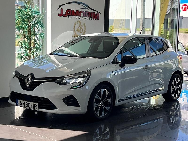 Branco Usado 2021 Renault Clio V LIMITED Citadino | € 12.999 (Preço justo) - Imagem 1/4