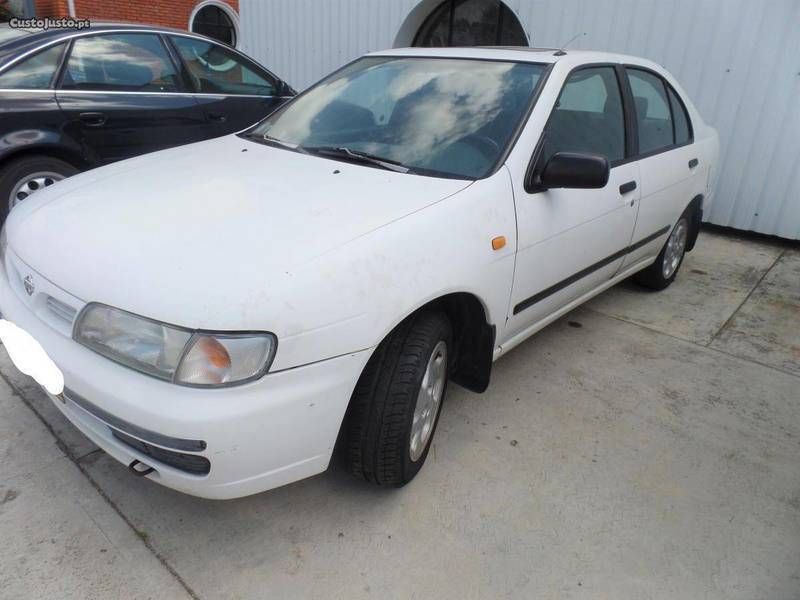 Nissan almera 1996