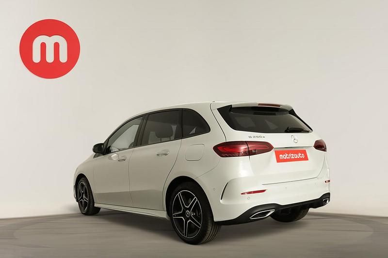 Usado Mercedes B250e 218 HP (160 kW) 2024 Monovolume