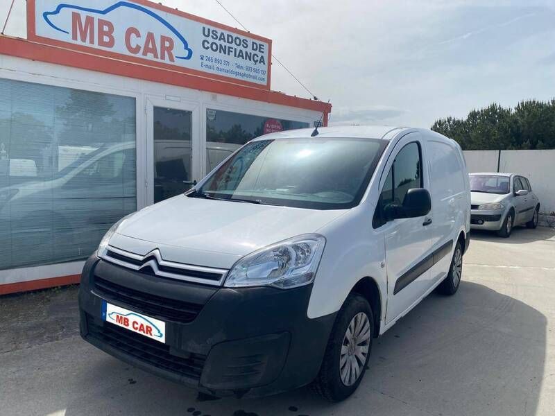 Branco Usado 2016 Citroën Berlingo Monovolume | € 9.500 (Preço justo) - Imagem 1/4