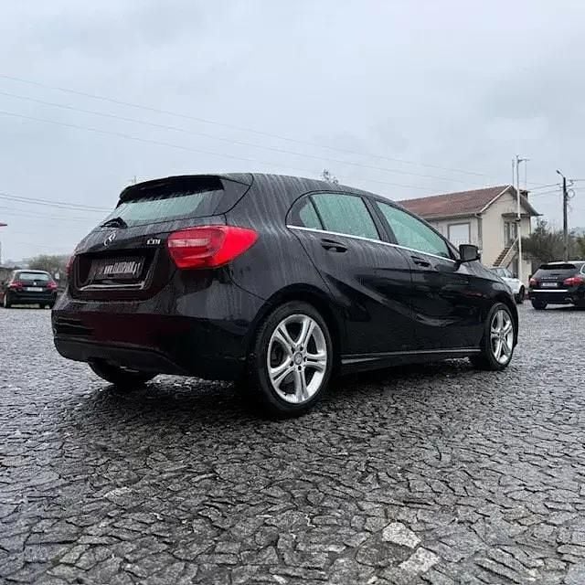 Usado Mercedes A180 Urban 109 HP (80 kW) 2014 Preto