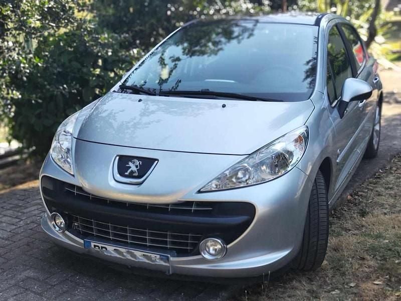 Cinzento Usado 2009 Peugeot 207 | € 7.850 (Caro) - Imagem 1/4