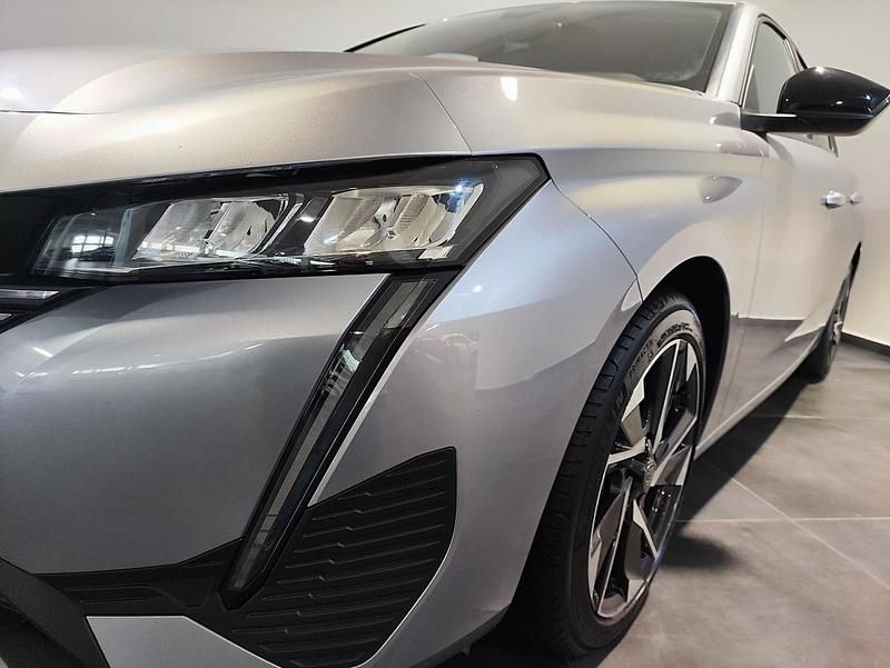 Usado Peugeot 308 Allure 130 HP (95 kW) 2024 Cinzento Sedan