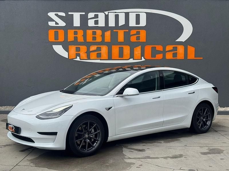 Branco Usado 2019 Tesla Model 3 Standard Range Sedan | € 21.990 - Imagem 1/4