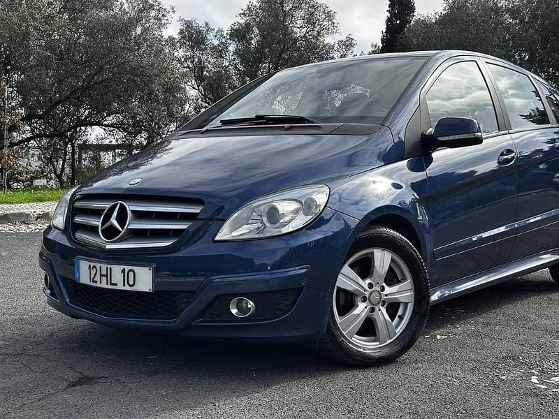 Usado Mercedes B180 136 HP (100 kW) 2009 Monovolume