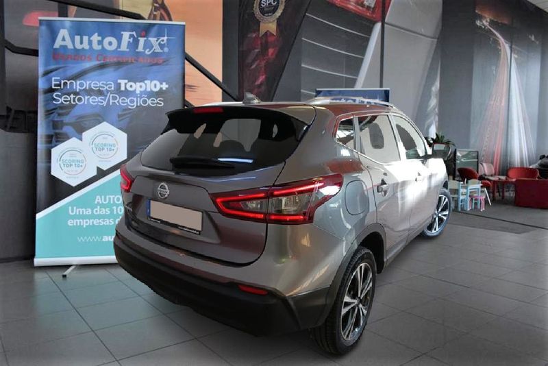 Usado Nissan Qashqai Style Edition 115 HP (84 kW) 2020 Cinzento (metalizado) SUV