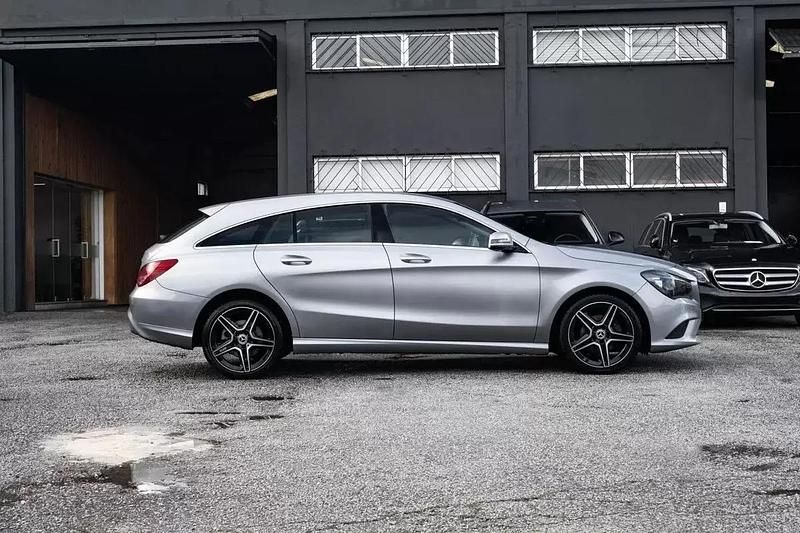 Usado Mercedes CLA180 Shooting Brake 109 HP (80 kW) 2015 Cinza Carrinha