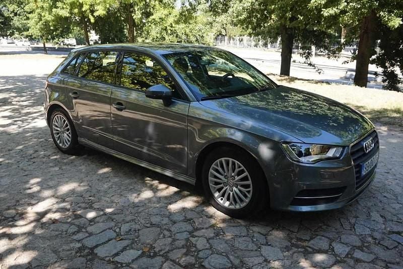Cinzento Usado 2015 Audi A3 Citadino | € 12.750 (Super Preço) - Imagem 1/4