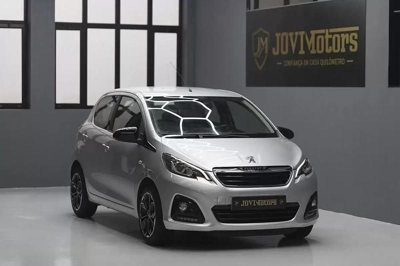 Usado Peugeot 108 Active 69 HP (50 kW) 2017 Cinza prata Citadino