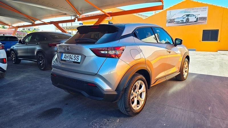 Usado Nissan Juke N-Connecta 114 HP (83 kW) 2021 Cinzento SUV