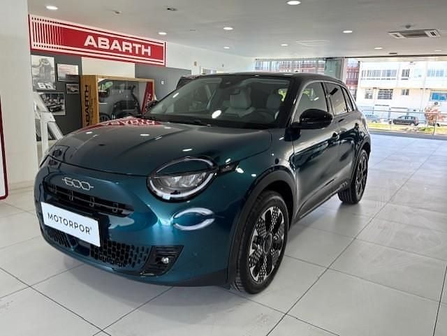 Preto Novo 2025 Fiat 600 La Prima SUV | € 24.490 (Bom preço) - Imagem 1/4