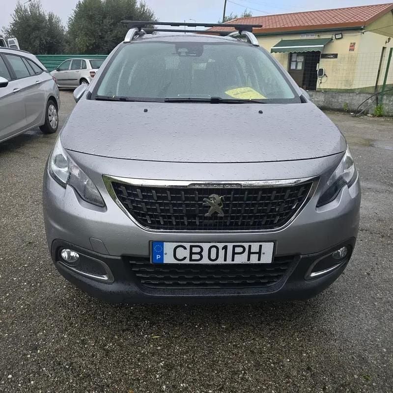 Usado Peugeot 2008 Active 102 HP (75 kW) 2019 Cinzento SUV