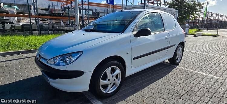 Usado Peugeot 206 68 HP (50 kW) 2006 Branco