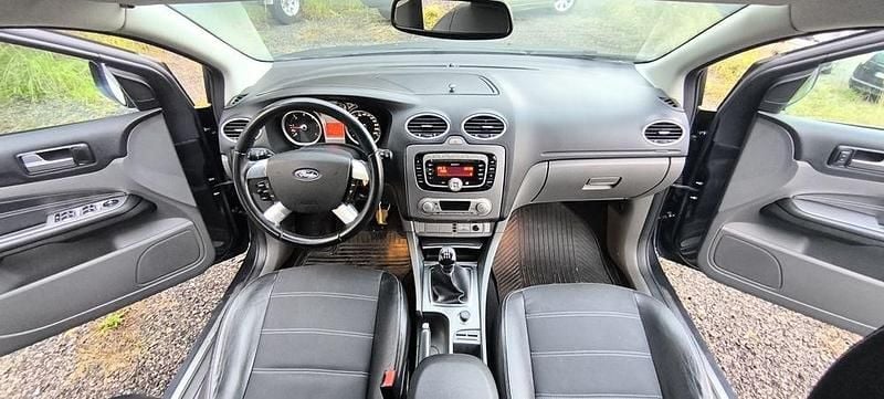 Usado Ford Focus Titanium 109 HP (80 kW) 2009 Sedan