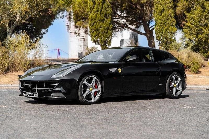 Cinza Usado 2016 Ferrari FF Coupé | € 195.000 - Imagem 1/4