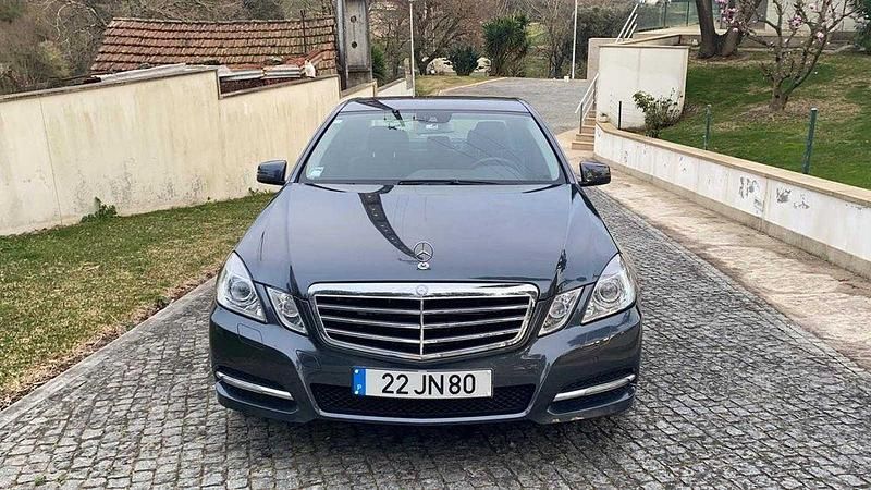 Usado 2010 Mercedes E350 Avantgarde Sedan | € 19.000 - Imagem 1/2
