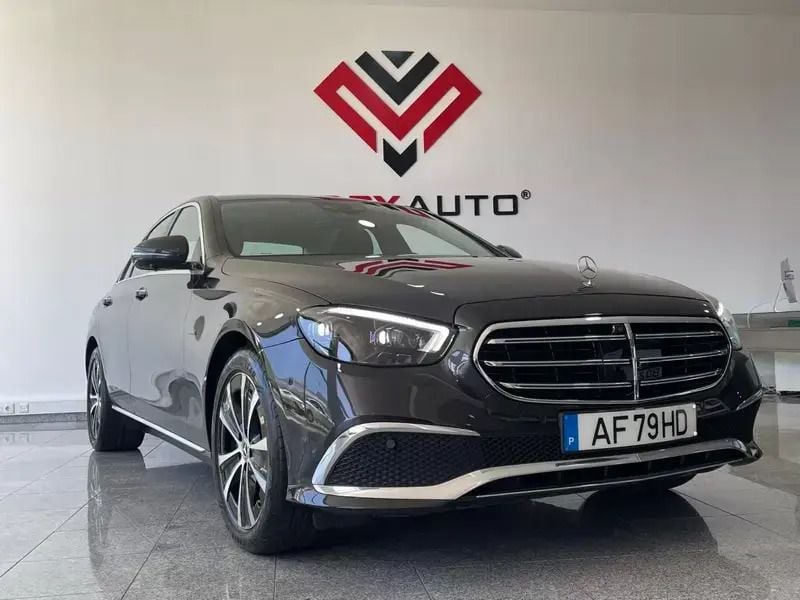 Cinza escuro Usado 2021 Mercedes E300 AMG line Sedan | € 39.990 (Preço justo) - Imagem 1/4