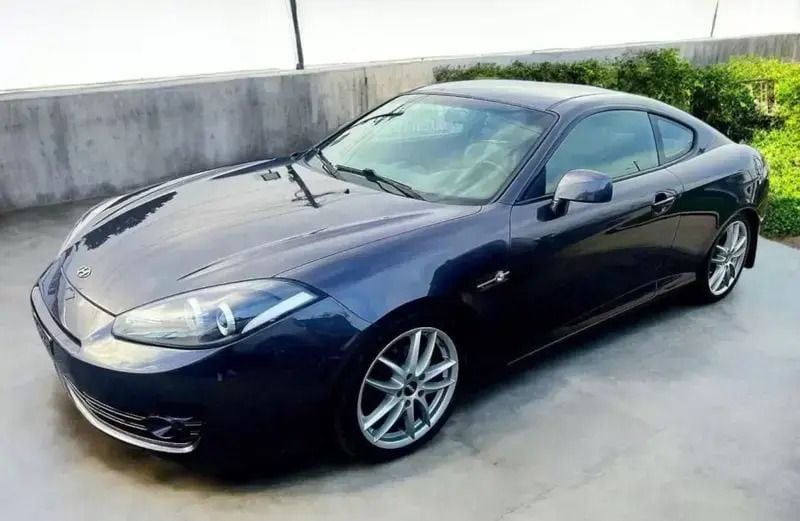 Usado Hyundai Tiburon 138 HP (101 kW) 2008 Cinza escuro Coupé