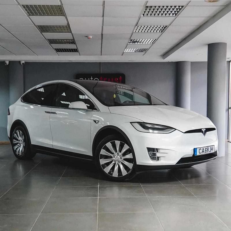 Branco Usado 2020 Tesla Model X SUV | € 39.900 - Imagem 1/4