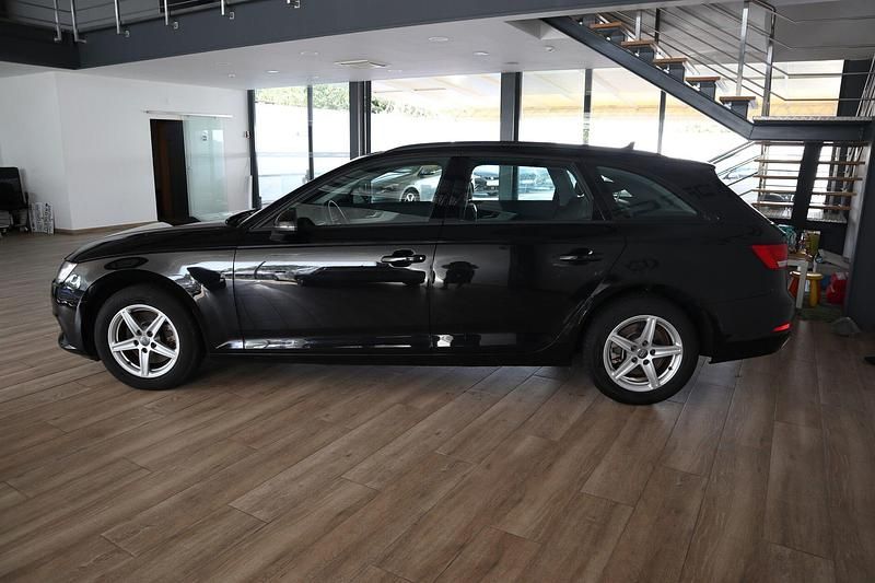 Usado Audi A4 150 HP (110 kW) 2019 Preto Carrinha
