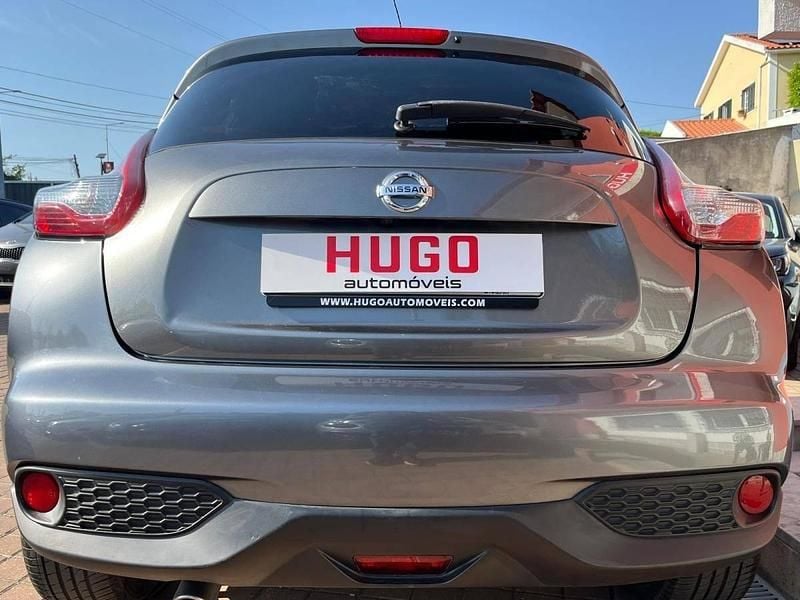 Usado Nissan Juke Acenta 110 HP (80 kW) 2015 Cinza SUV