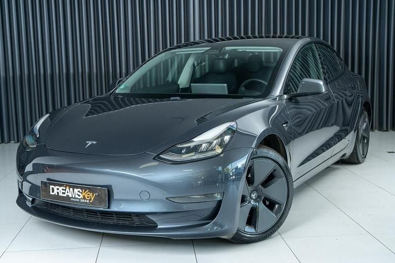 Cinzento Usado 2021 Tesla Model 3 Sedan | € 28.800 (Preço justo) - Imagem 1/4