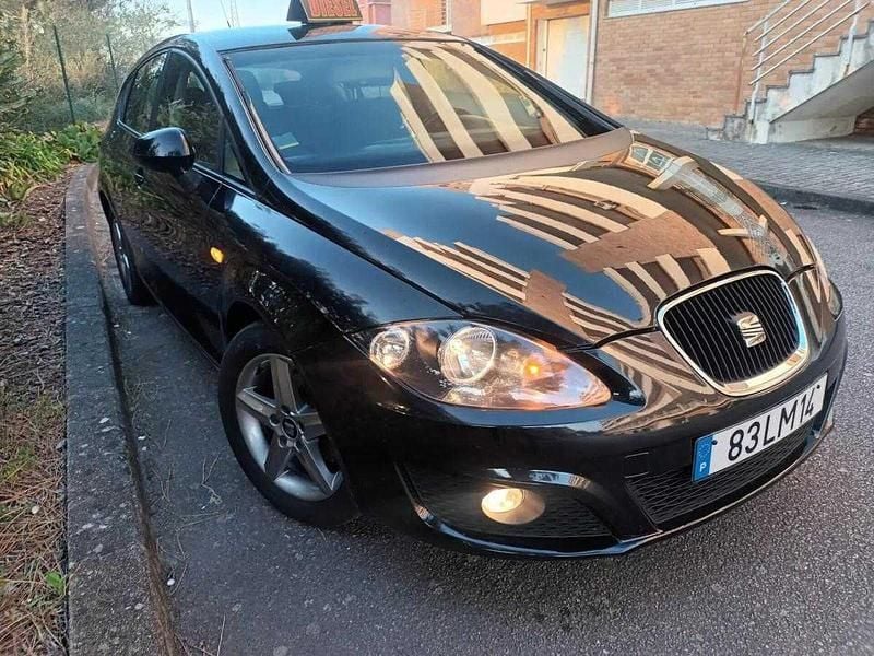 Usado Seat Leon Reference 90 HP (66 kW) 2011 Preto Citadino