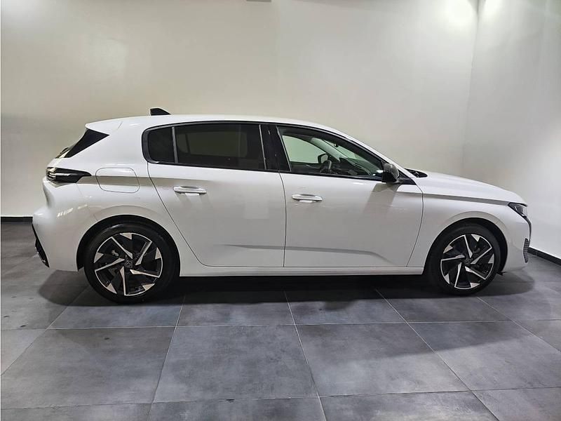 Usado Peugeot 308 Allure 130 HP (95 kW) 2024 Cinzento Sedan