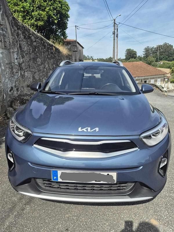 Azul Usado 2023 Kia Stonic SUV | € 16.900 (Preço justo) - Imagem 1/4