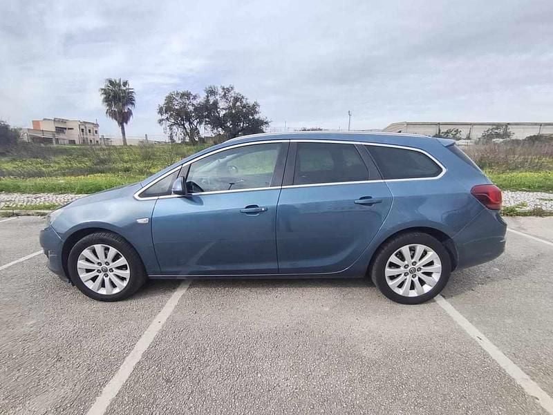Usado Opel Astra 110 HP (80 kW) 2016 Azul Carrinha