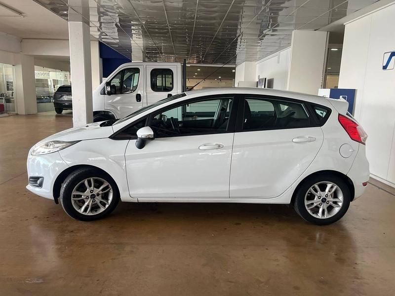 Usado Ford Fiesta Titanium 95 HP (69 kW) 2015 Branco Citadino