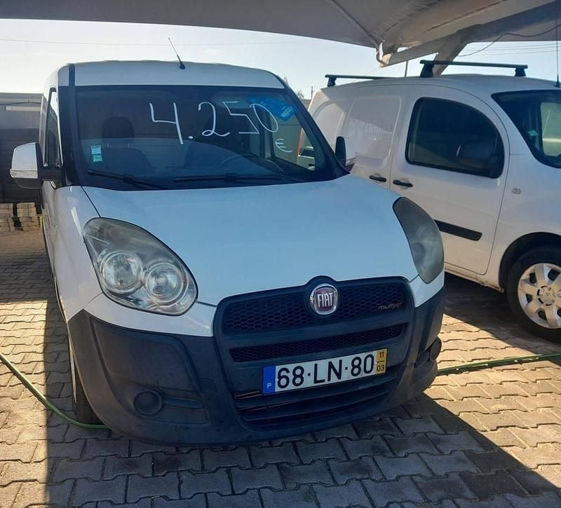 Branco Usado 2011 Fiat Doblò Monovolume | € 4.250 (Super Preço) - Imagem 1/4