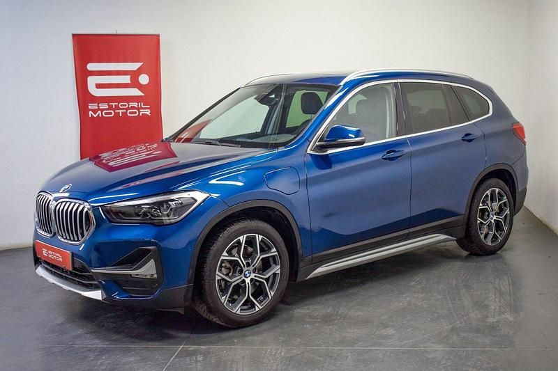 Azul Usado 2020 BMW X1 xLine SUV | € 28.500 - Imagem 1/4